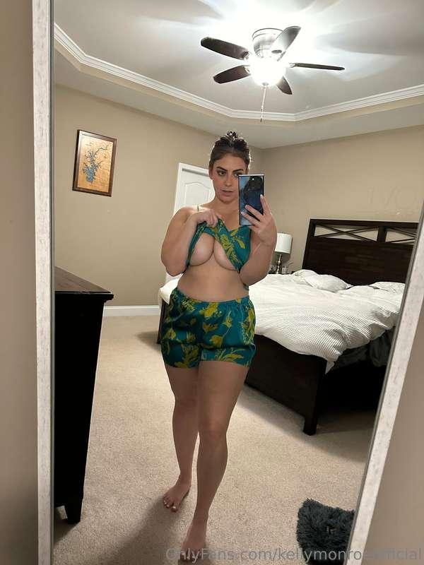 kellymonroeofficial main image