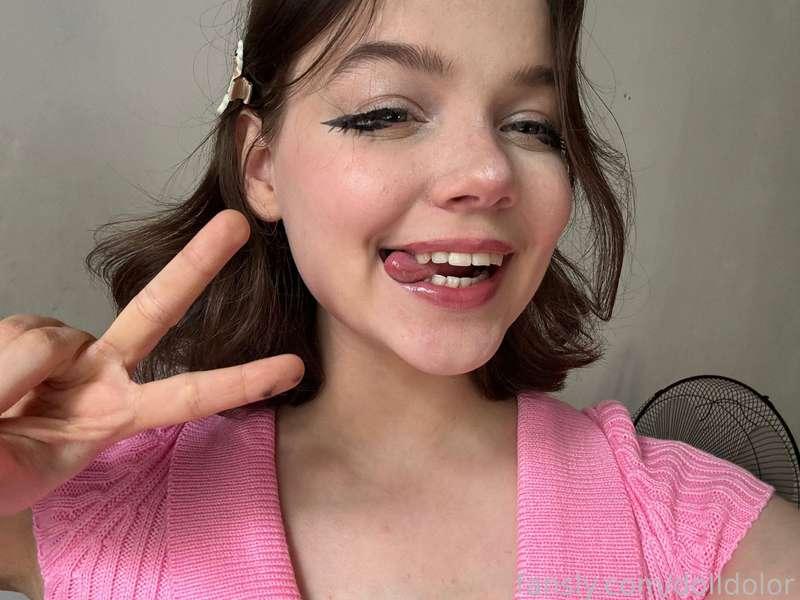 Only after I took these photos did I notice that my fingers were stained with eyeliner 🥺 I was doing my makeup and I didn't notice my hand was dirty at all. But that's no reason not to post such cute photos, right? 🥰💕

#fyp #babygirl #cute #young #sexy #sweet #teen #bigtitts #kawaii #cosplay