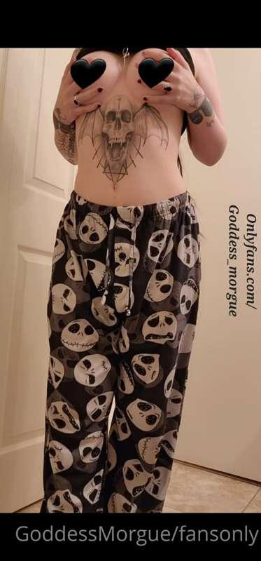 Since y'all haven't been blessed by a stripping video in for..