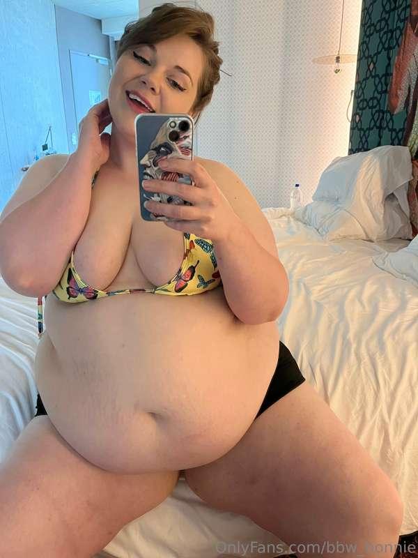 Who wants this belly to hang over my knees?😍
Whoever tips th..