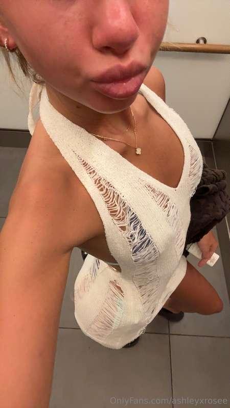 White hot and owning it.🤍🌟