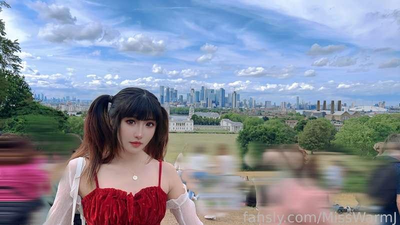 I am back home today! Some cute pic in London 🫶🏻 Working on editing now. I have some new sets incoming! 