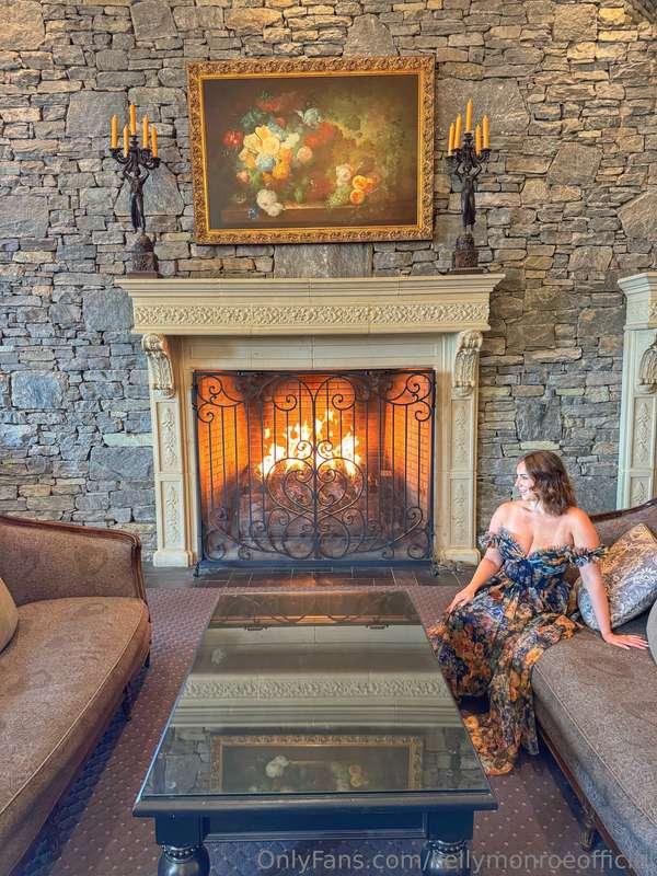 kellymonroeofficial image #0