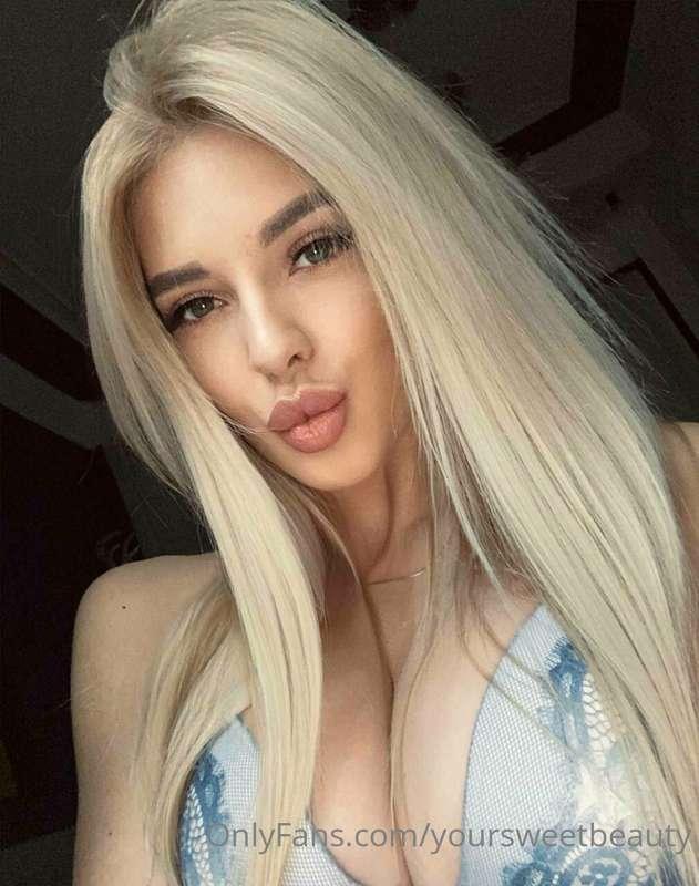 Kiss you baby😘 Do you want to know, what taste this lips hav..