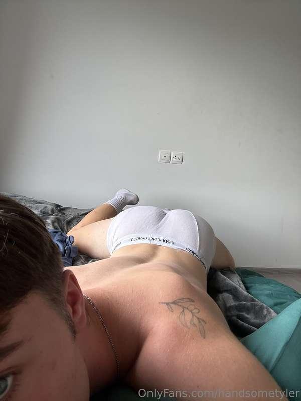 I feel your eyes on me... I bet you want to get behind me an..
