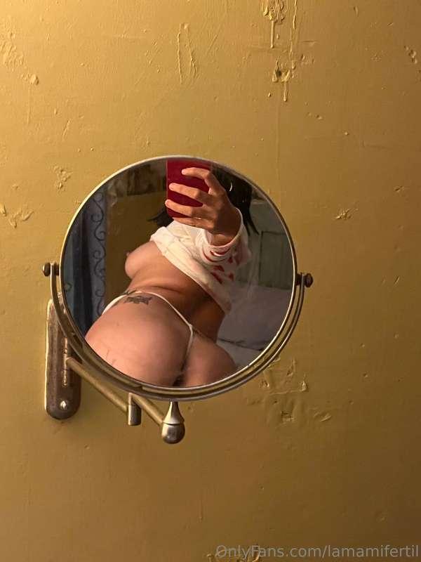 Swipe to see the uncensored version 😏🍑