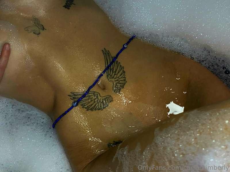 bath and bubbles only for my body 💦🫧