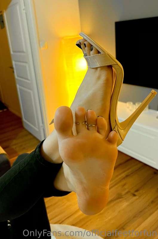 👡 🖤