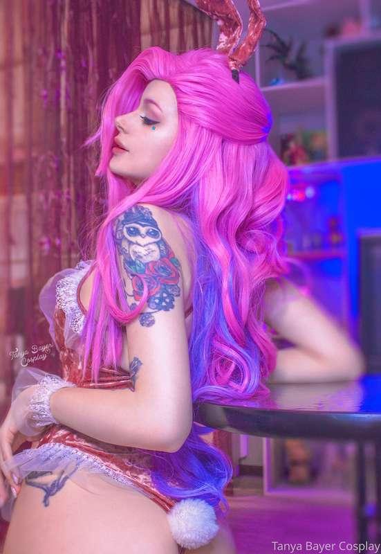 Seraphine Bunny Cosplay 💕
More from this set here https://on..