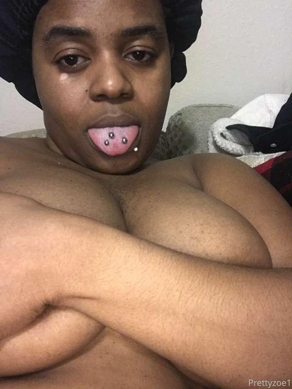 👀 boob fetish lovers where u at 😂