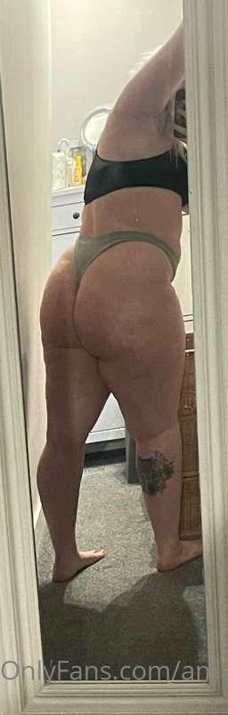 That’s what a 6’3 and 310 lbs girl looks like 🍑

#tallgirl #..