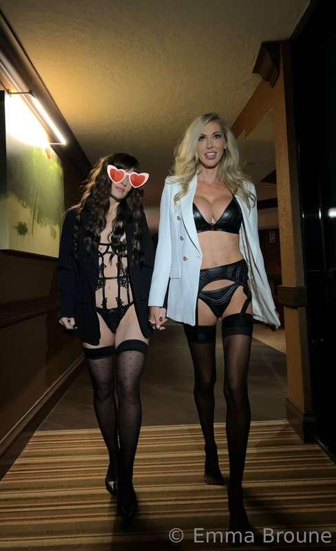 On my VIP PAGE only: I’m going LIVE with @hollyhotwifevip MO..