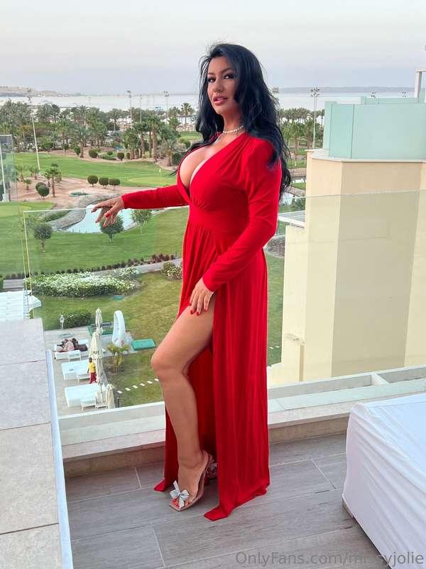 I love going for dinner looking like your sweetest dessert. ..