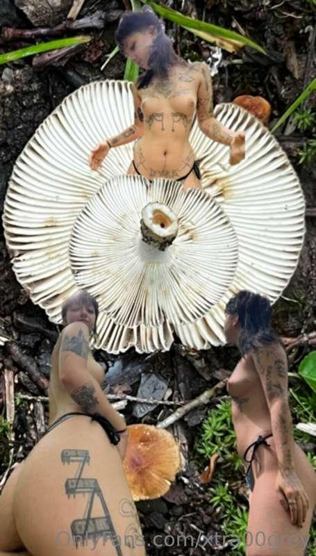 make me ur wallpaper pls 😚