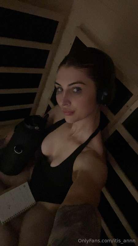 Sweaty sauna sesh 💦