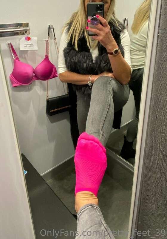 Loving my new pedi 🤍💗