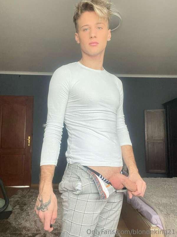 Covering up the fun part... or am I? 😈😜Wanna see more? You k..