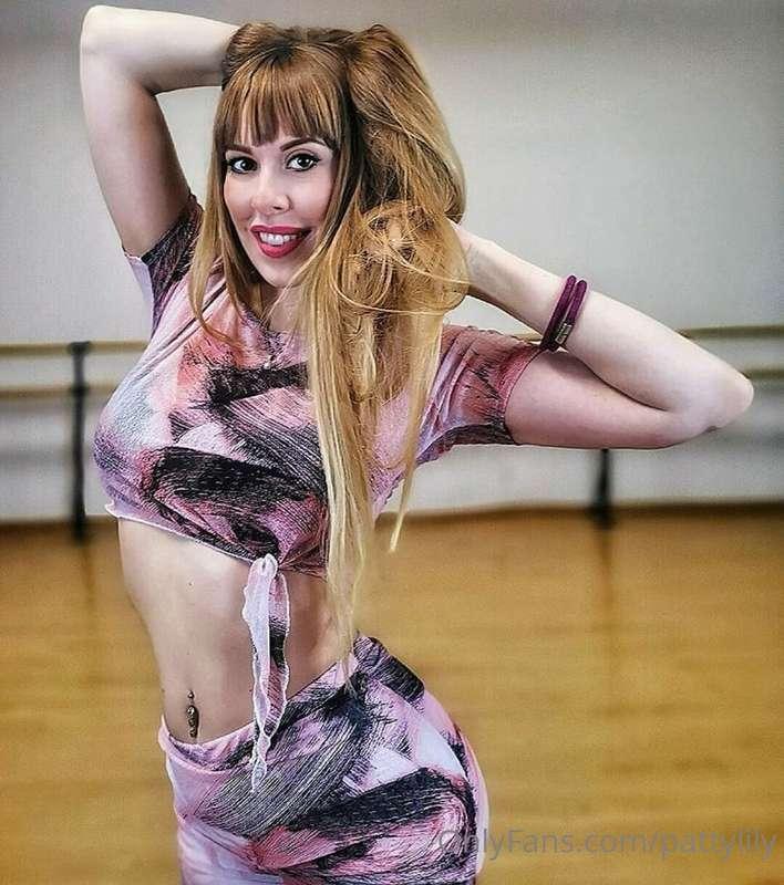 Hi from my dance class 😍💕
Would you like to join me? 🥳🥳🥳