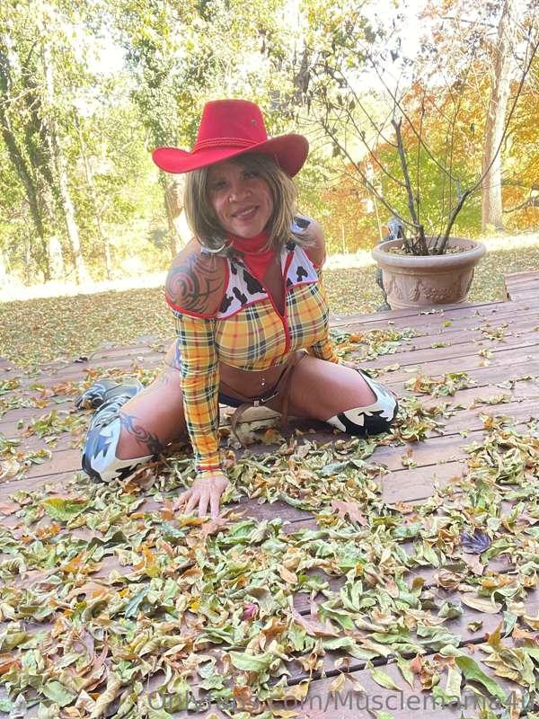 Happy FALL🍂🍁 how much trouble do you think I can get myself ..