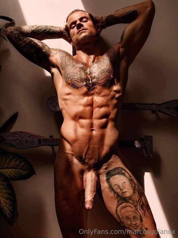 The Italian Stud @gwoodlight has a HUGE DISCOUNT UP TODAY🍆🇮🇹..