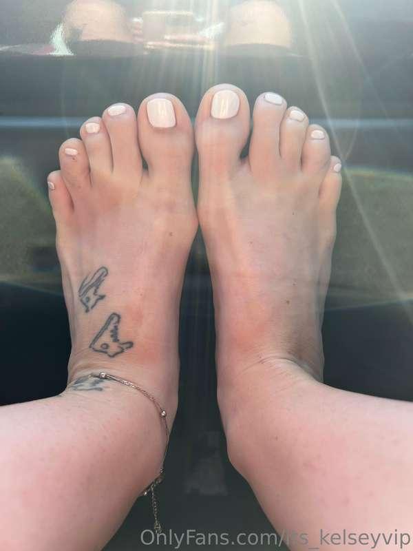 toes done white 😋🤍

pedicures make me happy 😊
