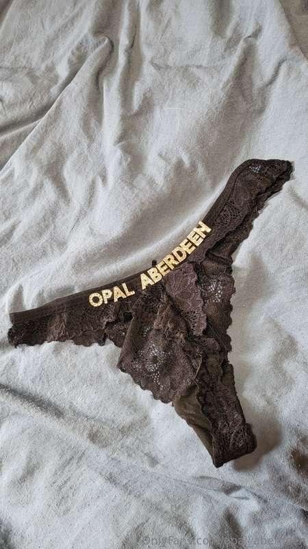 Okay guys, imagine this... you're checking out the hot girl ..