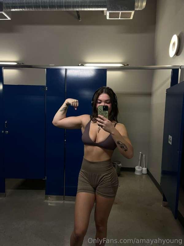 describe me and i'll wait your DM's😉