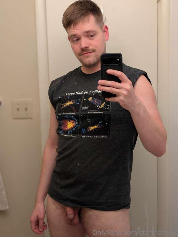 Letting my musky balls hang loose after a sweaty gym session..