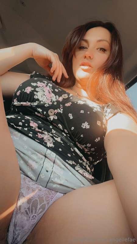 The view before I crush your head between my thighs😈