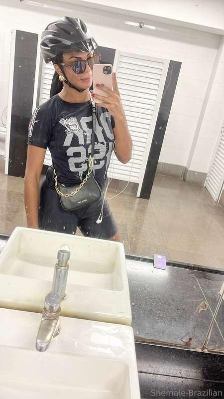 laraferraribrazilian image #0