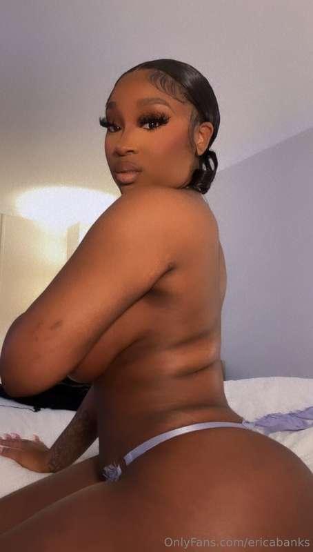 Hit me up if u think I'm too hot to handle 🔥