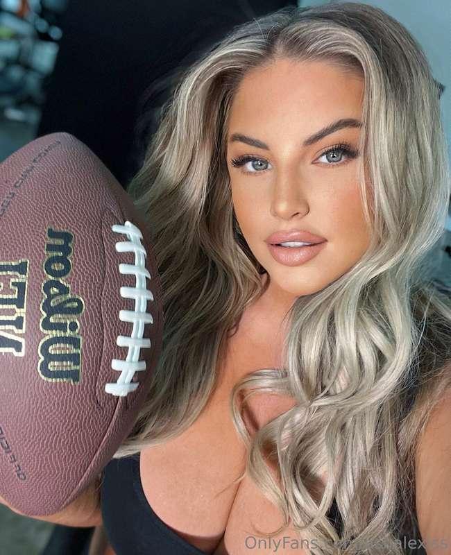 Are you excited as me to have football back?!