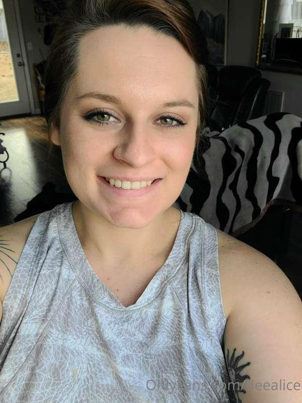 First time wearing make up and clothes since bringing baby h..