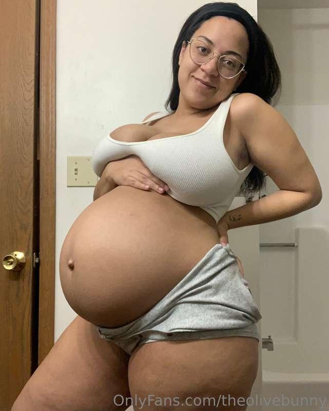 Still here and still very pregnant 🤰🏽😫❤️
