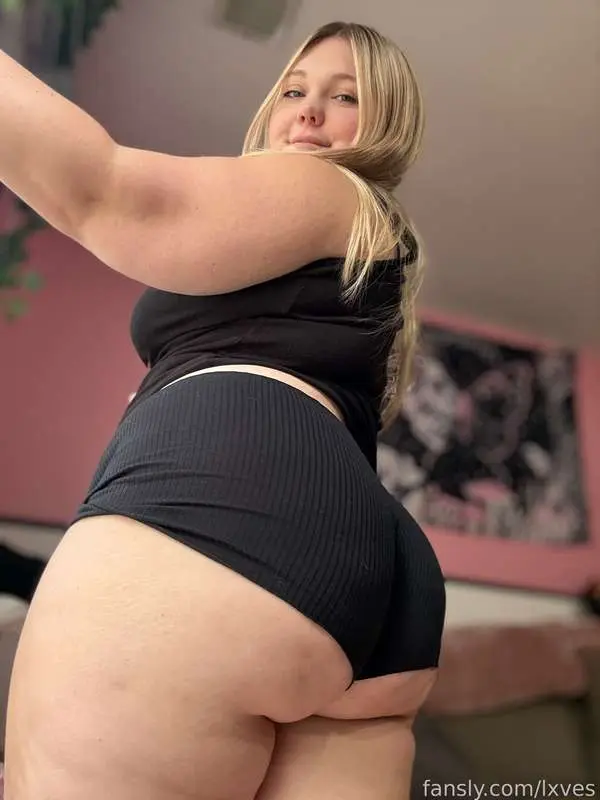 Could I be your thick gf? 

#girlfriend #bbw #thick #ass