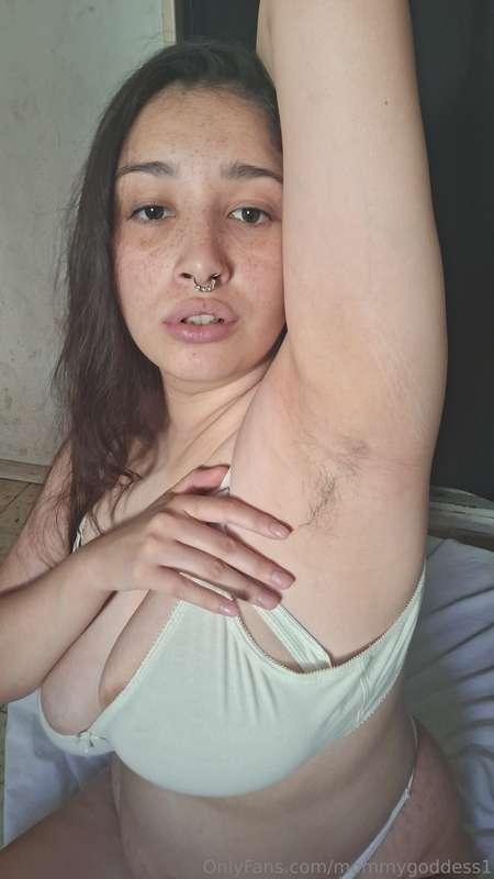  👀I slowly raised my arms... revealing that place so forbidd..