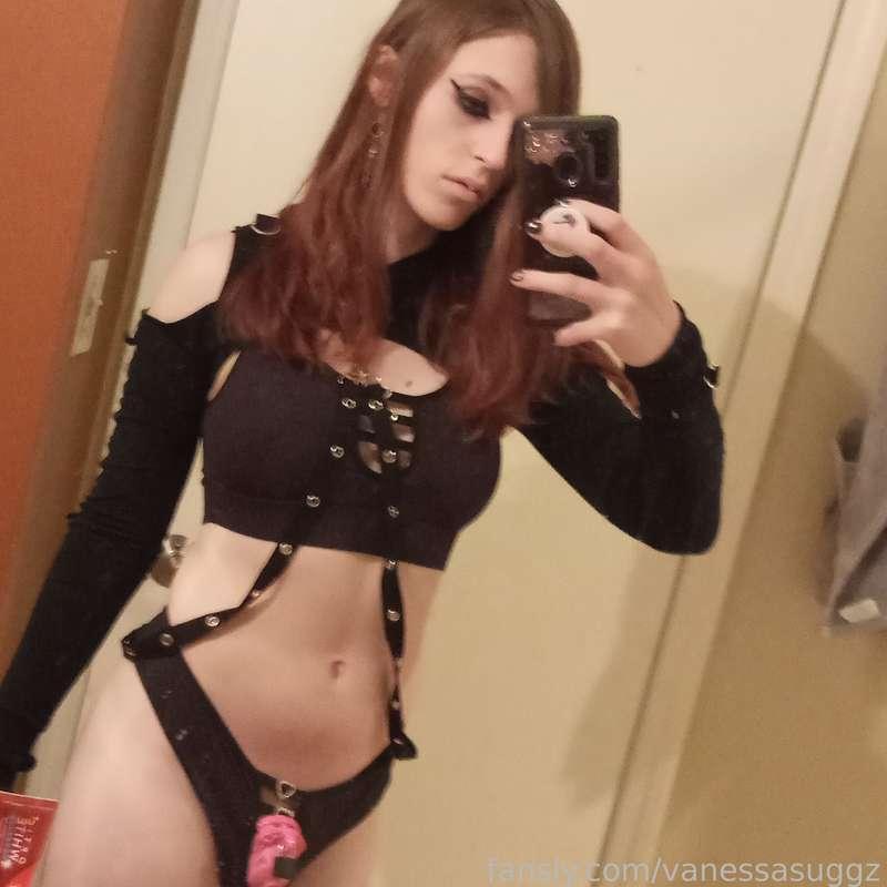 So submissive so slutty🥰