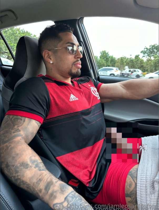 Takes the gear lever