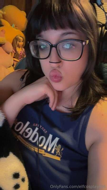 A goodnight kiss from me to you 