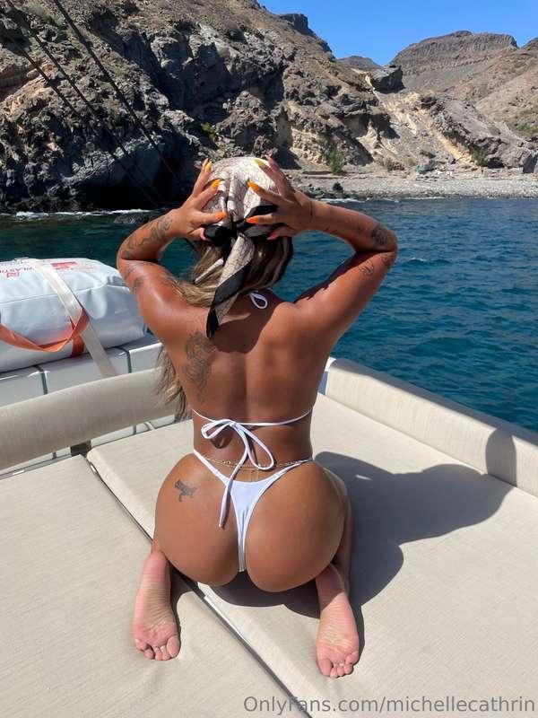 I wanna have sex on top of a boat🫣