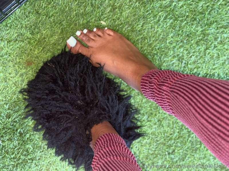 Can never go wrong with white toes!