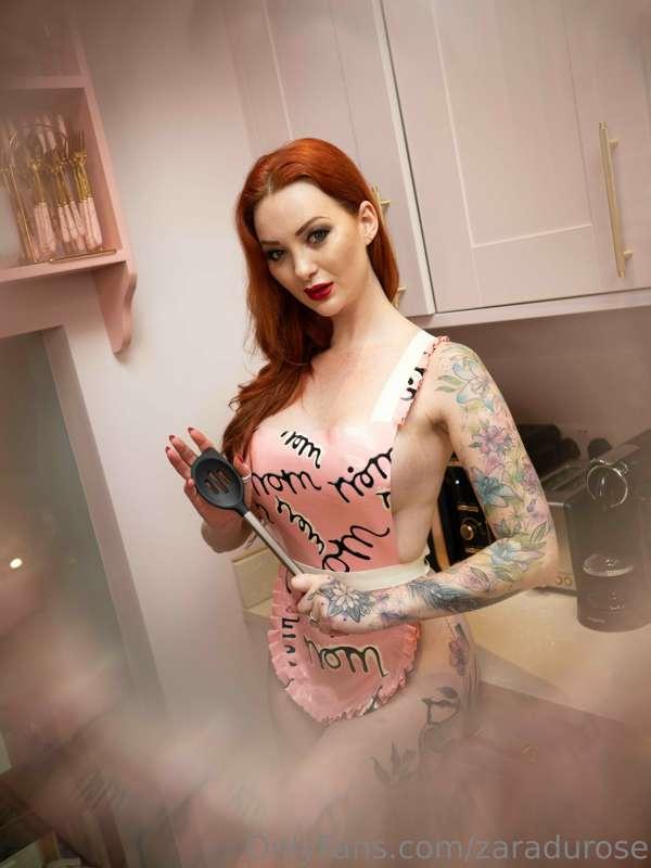 Kitchen spankings anyone?! 
Latex apron by Yummy Gummy
Photo..