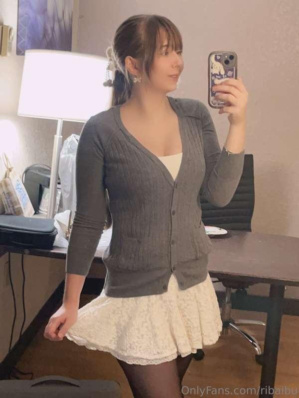 Hehe want a peek underneath my skirt~?