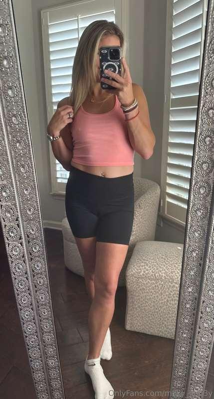 Sunday FUNday! ☀️  Ready for this hot yoga sesh to get me re..