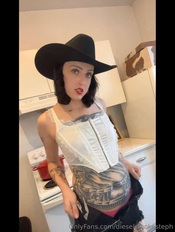 Watch me strip down totally naked while I dance to some tras..