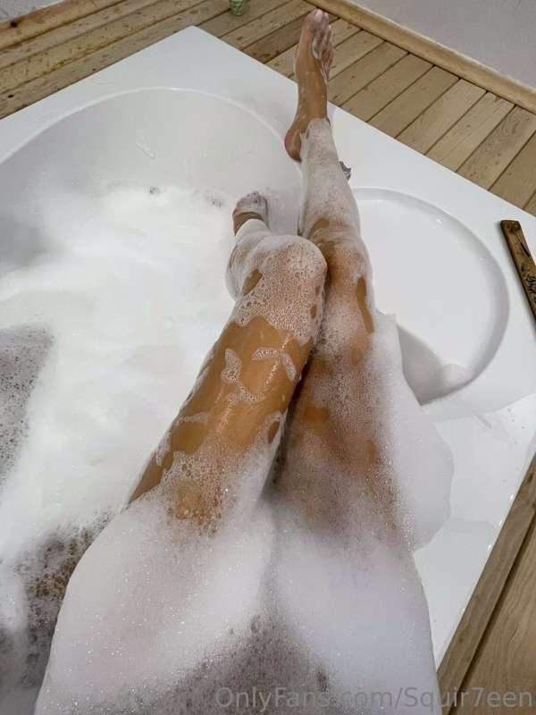 Bath on Saturday evening with a glass of wine 🍸... what coul..