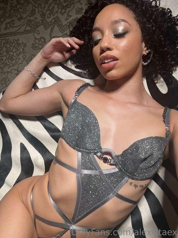 Take this off for me? 💜