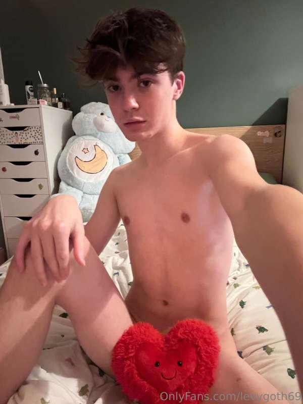 levygoth69 image #0