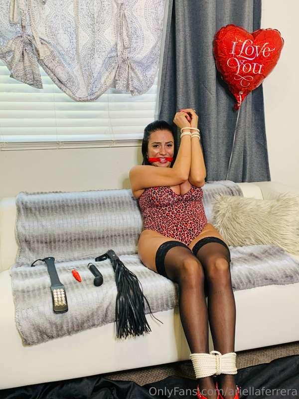 Night owl sale 🦉🥂💰 on those outfits plus one GFE day! ask me..