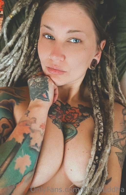Turn me on!🥵
💋Tell me what you want to do with me: